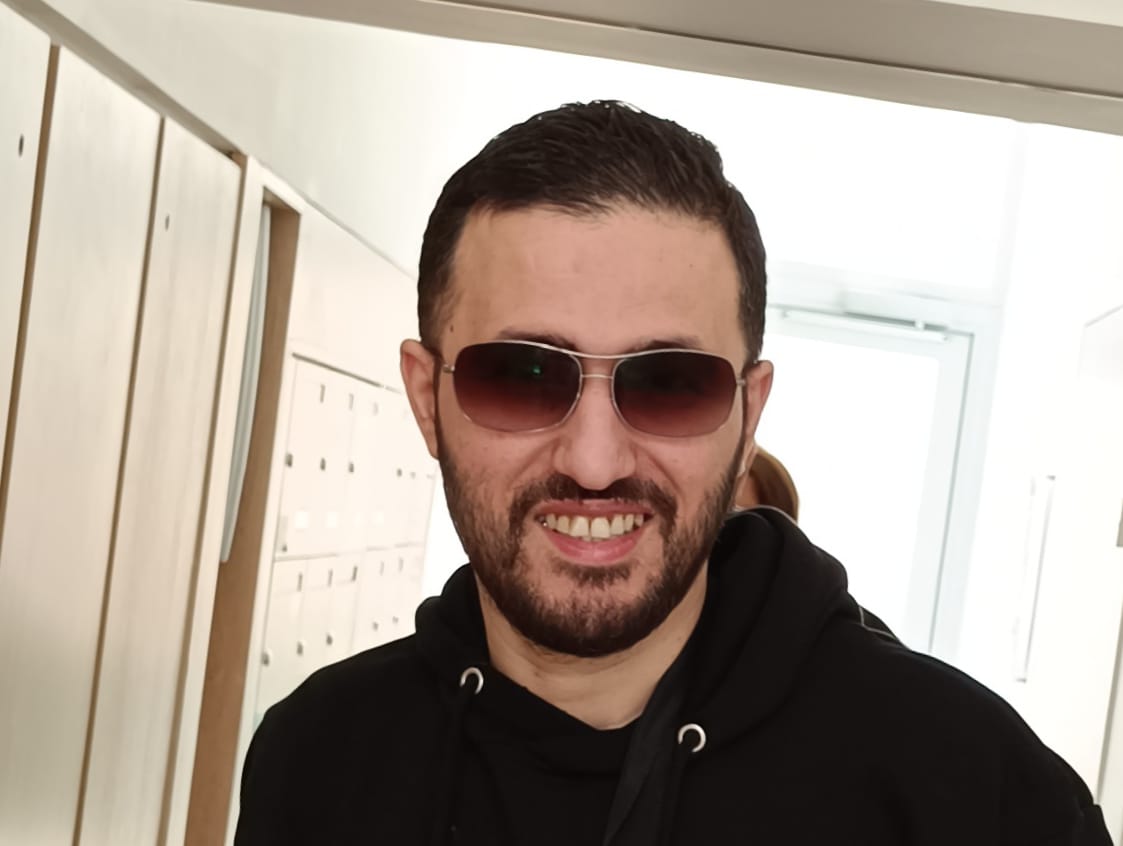 Mitia, 42 ans, Montceaux-l'Étoile